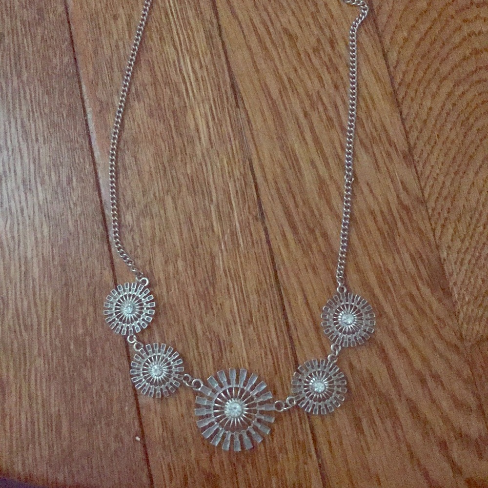 Silver pinwheel necklace - Picture 1 of 1